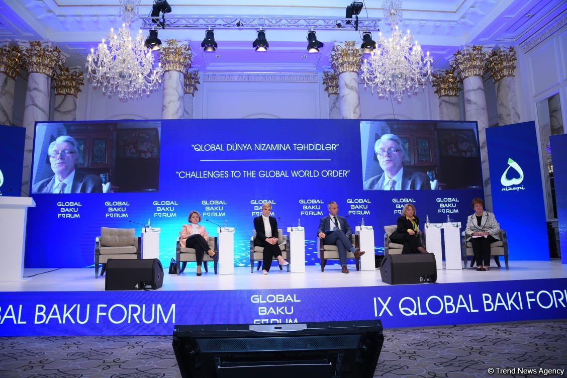 IX Qlobal Bakı Forumu çərçivəsində birinci panel iclası keçirilib (FOTO)