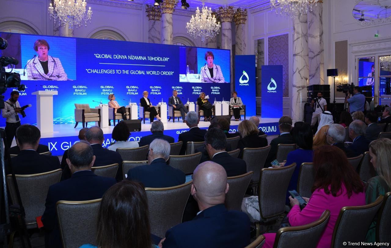 IX Qlobal Bakı Forumu çərçivəsində birinci panel iclası keçirilib (FOTO)