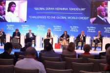 IX Qlobal Bakı Forumu çərçivəsində “Qloballaşma və artan bərabərsizlik”
mövzusunda panel iclası keçirilib (FOTO)