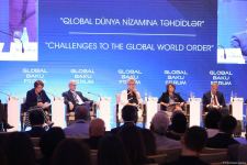 IX Qlobal Bakı Forumu çərçivəsində “Qloballaşma və artan bərabərsizlik”
mövzusunda panel iclası keçirilib (FOTO)