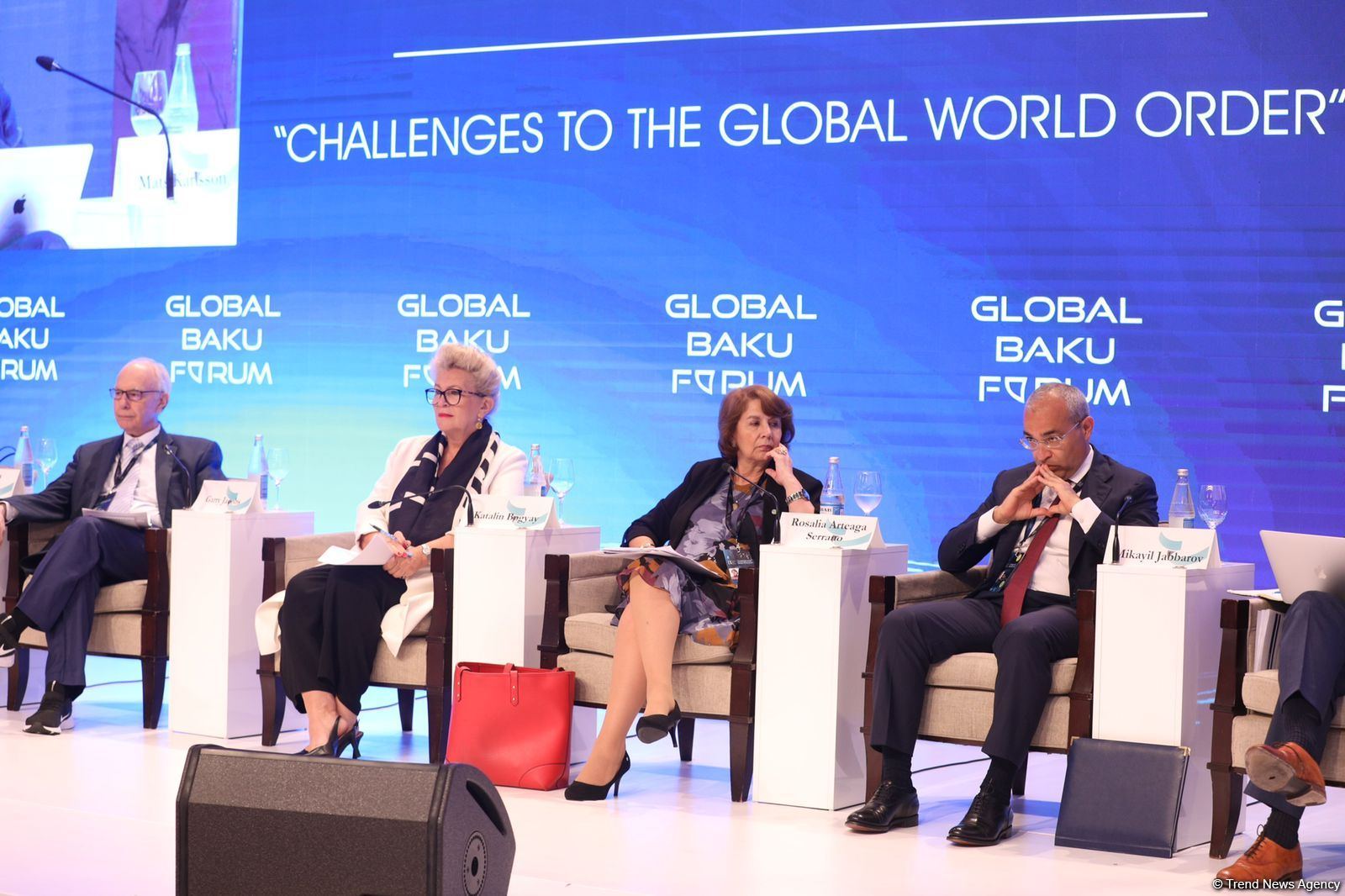 IX Qlobal Bakı Forumu çərçivəsində “Qloballaşma və artan bərabərsizlik”
mövzusunda panel iclası keçirilib (FOTO)
