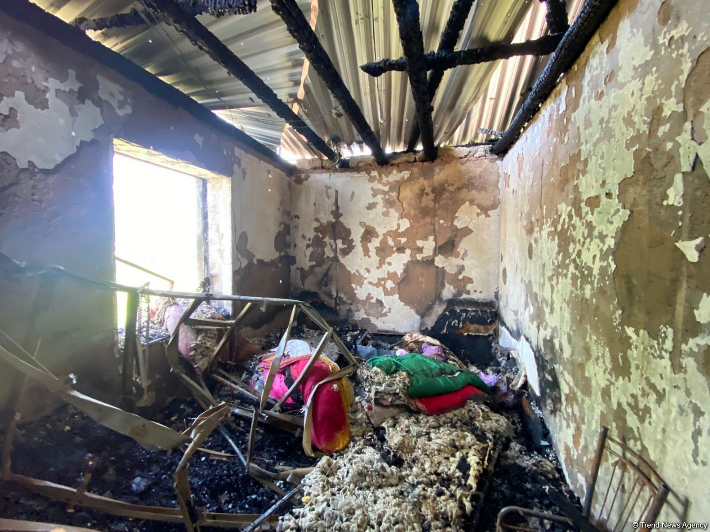 Bərdədə şəhid ailəsinin evi yanıb (FOTO)