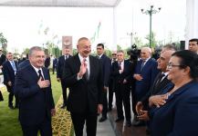 Prezident İlham Əliyev və Özbəkistan Prezidenti Şavkat Mirziyoyev Daşkənddə Heydər Əliyev Meydanının açılış mərasimində iştirak ediblər (FOTO/VİDEO) (YENİLƏNİB 3)