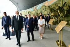 Prezident İlham Əliyev Daşkənddə Müstəqillik abidəsini ziyarət edib (FOTO/VİDEO) (YENİLƏNİB)