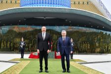 Prezident İlham Əliyev Daşkənddə Müstəqillik abidəsini ziyarət edib (FOTO/VİDEO) (YENİLƏNİB)