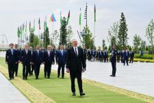 Prezident İlham Əliyev Daşkənddə Müstəqillik abidəsini ziyarət edib (FOTO/VİDEO) (YENİLƏNİB)