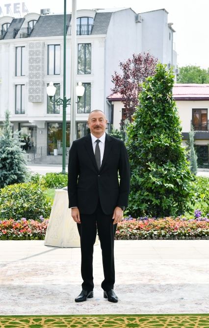 Prezident İlham Əliyev və Özbəkistan Prezidenti Şavkat Mirziyoyev Daşkənddə Heydər Əliyev Meydanının açılış mərasimində iştirak ediblər (FOTO/VİDEO) (YENİLƏNİB 3)