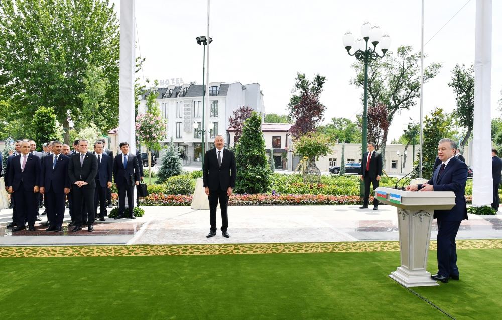 Prezident İlham Əliyev və Özbəkistan Prezidenti Şavkat Mirziyoyev Daşkənddə Heydər Əliyev Meydanının açılış mərasimində iştirak ediblər (FOTO/VİDEO) (YENİLƏNİB 3)
