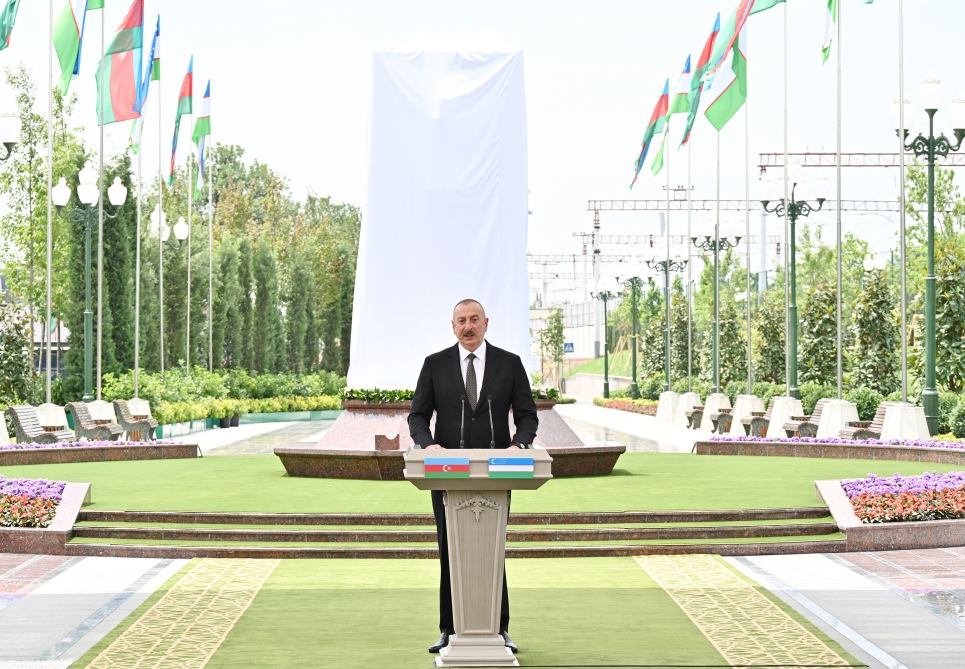 Prezident İlham Əliyev və Özbəkistan Prezidenti Şavkat Mirziyoyev Daşkənddə Heydər Əliyev Meydanının açılış mərasimində iştirak ediblər (FOTO/VİDEO) (YENİLƏNİB 3)
