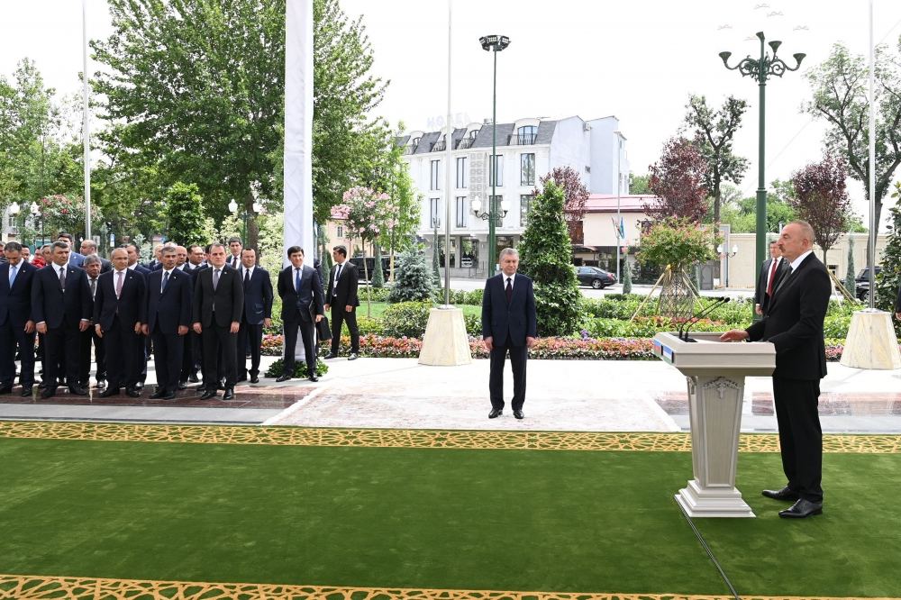 Prezident İlham Əliyev və Özbəkistan Prezidenti Şavkat Mirziyoyev Daşkənddə Heydər Əliyev Meydanının açılış mərasimində iştirak ediblər (FOTO/VİDEO) (YENİLƏNİB 3)