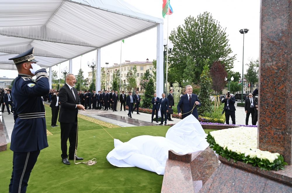 Prezident İlham Əliyev və Özbəkistan Prezidenti Şavkat Mirziyoyev Daşkənddə Heydər Əliyev Meydanının açılış mərasimində iştirak ediblər (FOTO/VİDEO) (YENİLƏNİB 3)