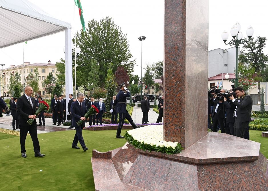 Prezident İlham Əliyev və Özbəkistan Prezidenti Şavkat Mirziyoyev Daşkənddə Heydər Əliyev Meydanının açılış mərasimində iştirak ediblər (FOTO/VİDEO) (YENİLƏNİB 3)