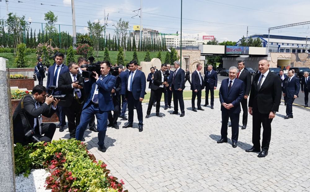 Prezident İlham Əliyev və Özbəkistan Prezidenti Şavkat Mirziyoyev Daşkənddə Heydər Əliyev Meydanının açılış mərasimində iştirak ediblər (FOTO/VİDEO) (YENİLƏNİB 3)