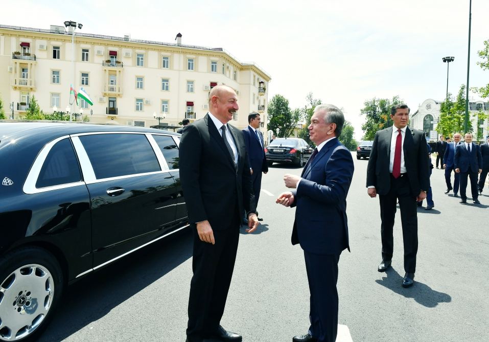 Prezident İlham Əliyev və Özbəkistan Prezidenti Şavkat Mirziyoyev Daşkənddə Heydər Əliyev Meydanının açılış mərasimində iştirak ediblər (FOTO/VİDEO) (YENİLƏNİB 3)