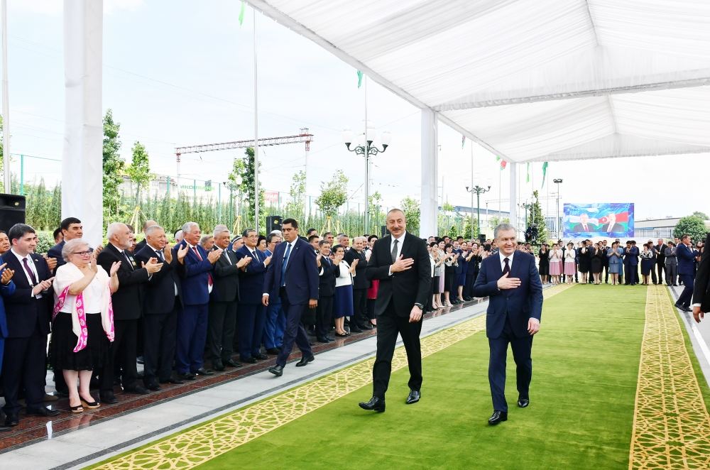Prezident İlham Əliyev və Özbəkistan Prezidenti Şavkat Mirziyoyev Daşkənddə Heydər Əliyev Meydanının açılış mərasimində iştirak ediblər (FOTO/VİDEO) (YENİLƏNİB 3)