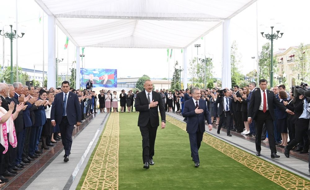 Prezident İlham Əliyev və Özbəkistan Prezidenti Şavkat Mirziyoyev Daşkənddə Heydər Əliyev Meydanının açılış mərasimində iştirak ediblər (FOTO/VİDEO) (YENİLƏNİB 3)
