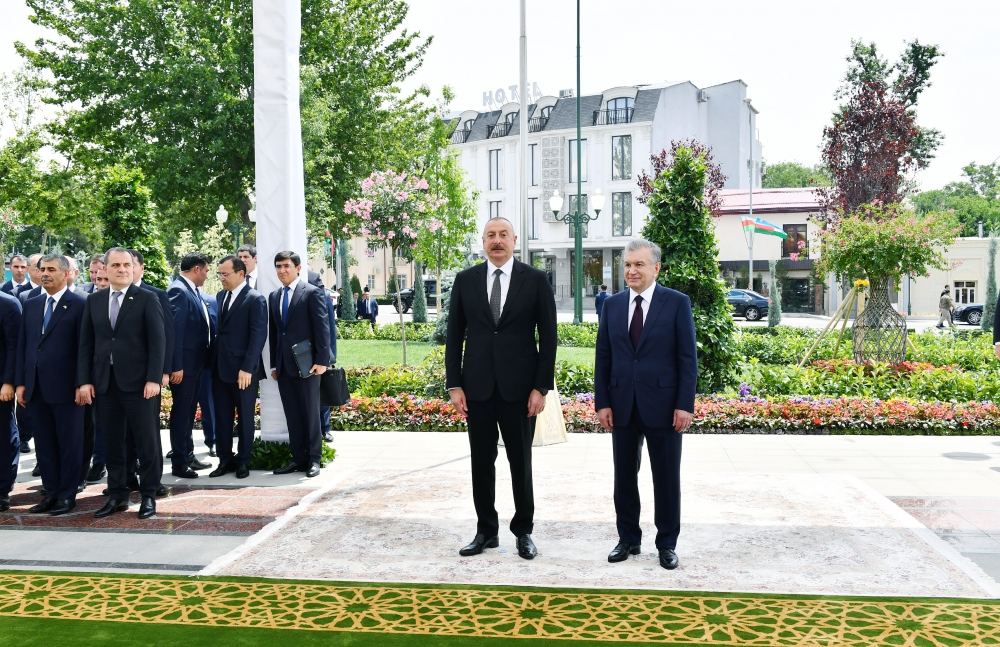 Prezident İlham Əliyev və Özbəkistan Prezidenti Şavkat Mirziyoyev Daşkənddə Heydər Əliyev Meydanının açılış mərasimində iştirak ediblər (FOTO/VİDEO) (YENİLƏNİB 3)