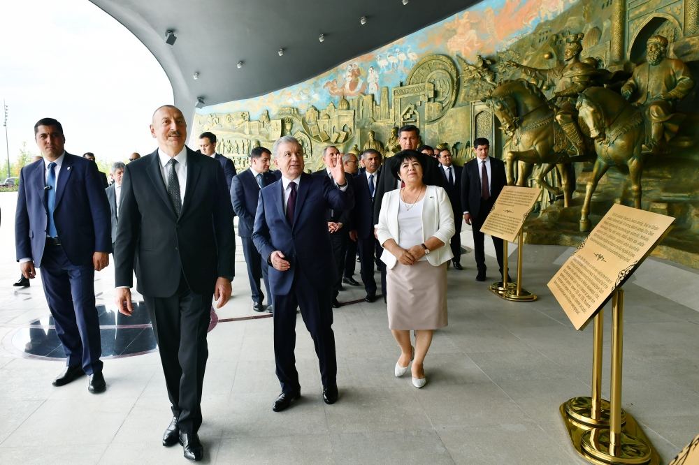 Prezident İlham Əliyev Daşkənddə Müstəqillik abidəsini ziyarət edib (FOTO/VİDEO) (YENİLƏNİB)