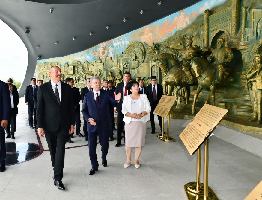 Prezident İlham Əliyev Daşkənddə Müstəqillik abidəsini ziyarət edib (FOTO/VİDEO) (YENİLƏNİB)