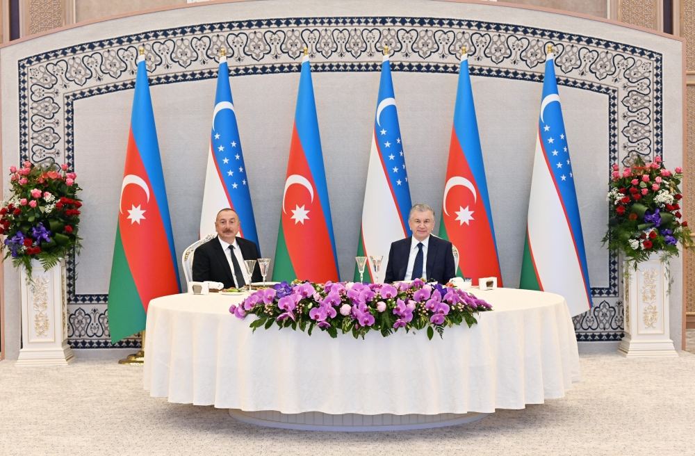 Özbəkistan Prezidenti Şavkat Mirziyoyev tərəfindən Azərbaycan Prezidenti İlham Əliyevin şərəfinə qəbul təşkil edilib (FOTO/VİDEO) (YENİLƏNİB)