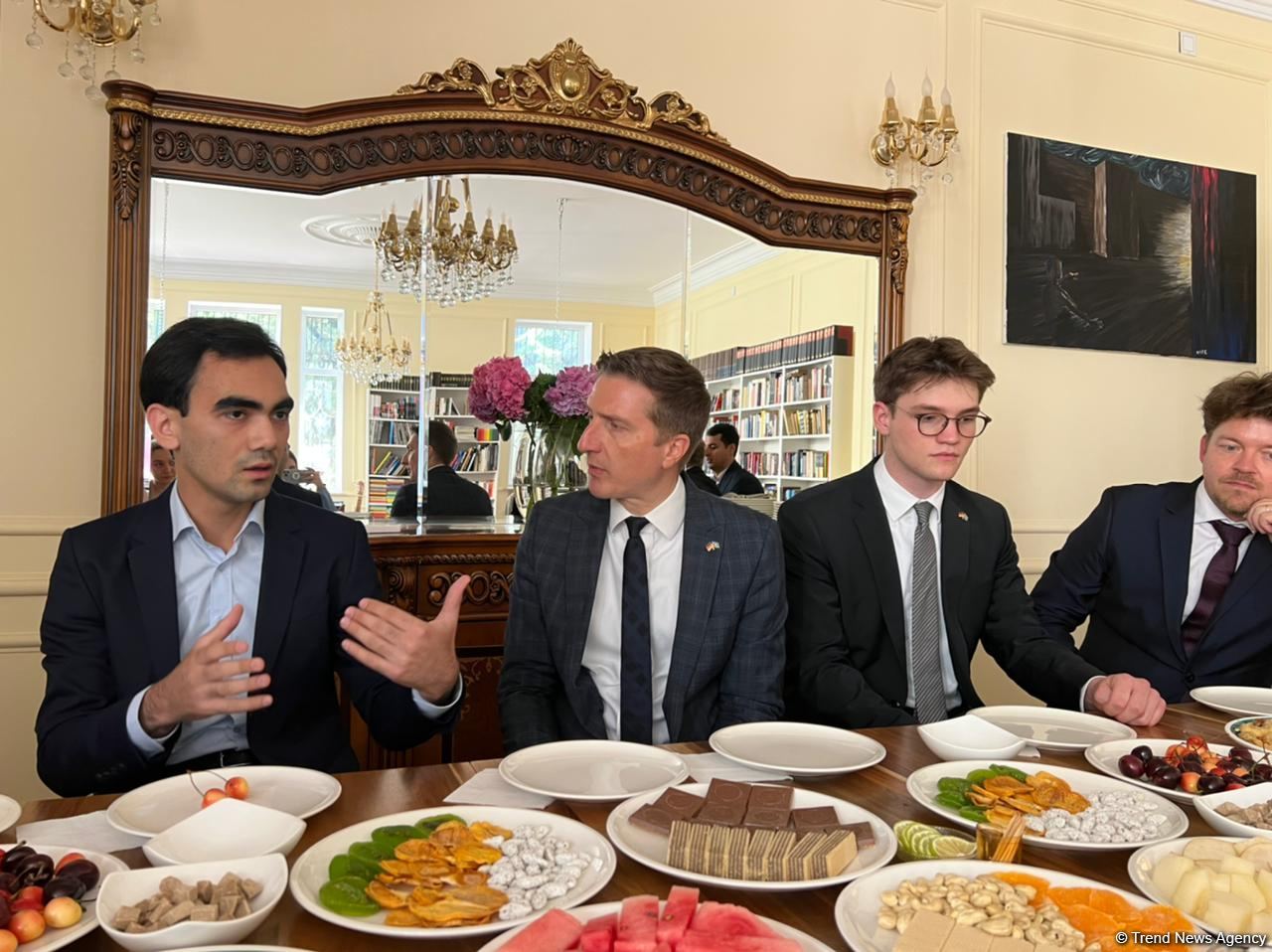 Bakıda Azərbaycan və Ermənistan gənclərinin Strasburqdakı görüşünün yekunları ilə bağlı müzakirələr keçirilib (FOTO)