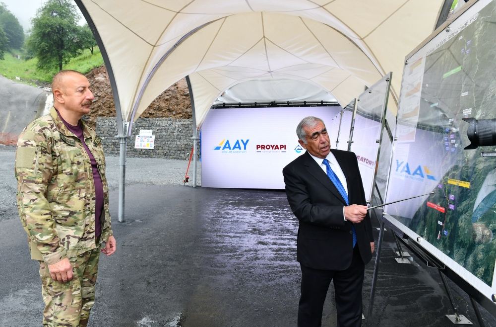 Prezident İlham Əliyev Göygöl rayonunda inşa edilən iki tunelin tikintisi ilə tanış olub (YENİLƏNİB) (FOTO/VİDEO)