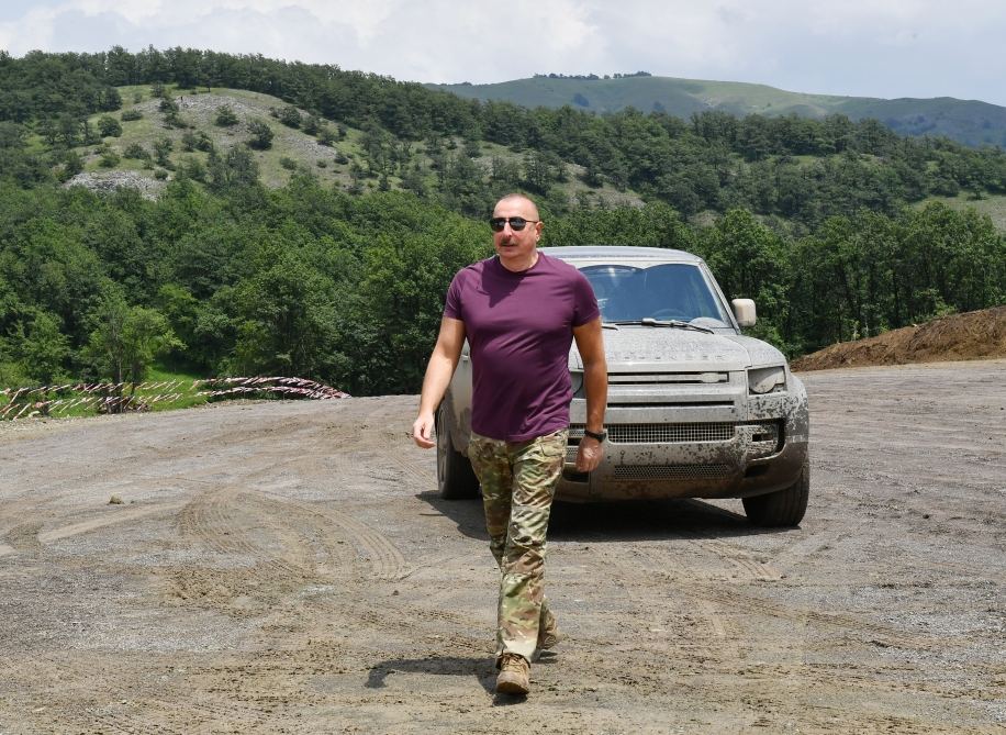 Prezident İlham Əliyev Laçın Beynəlxalq Hava Limanının tikintisi ilə tanış olub (YENİLƏNİB) (FOTO/VİDEO)