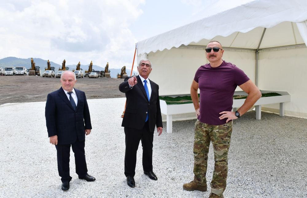 Prezident İlham Əliyev Laçın Beynəlxalq Hava Limanının tikintisi ilə tanış olub (YENİLƏNİB) (FOTO/VİDEO)