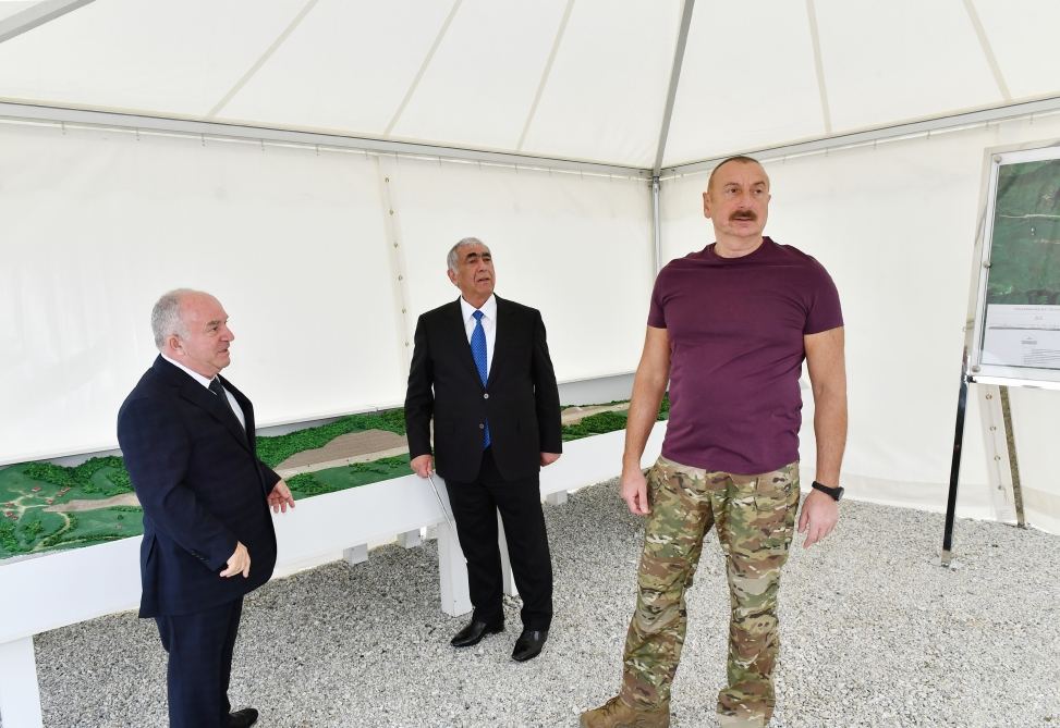 Prezident İlham Əliyev Laçın Beynəlxalq Hava Limanının tikintisi ilə tanış olub (YENİLƏNİB) (FOTO/VİDEO)