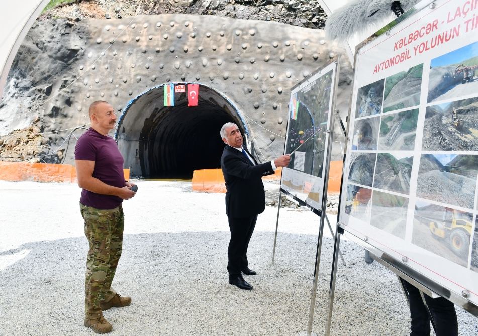 Prezident İlham Əliyev Kəlbəcər-Laçın avtomobil yolunun inşası ilə tanış olub (FOTO/VİDEO) (YENİLƏNİB)