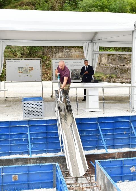 Prezident İlham Əliyev Kəlbəcərdə “İstisu” mineral su zavodunun təməlini qoyub (YENİLƏNİB) (FOTO/VİDEO)