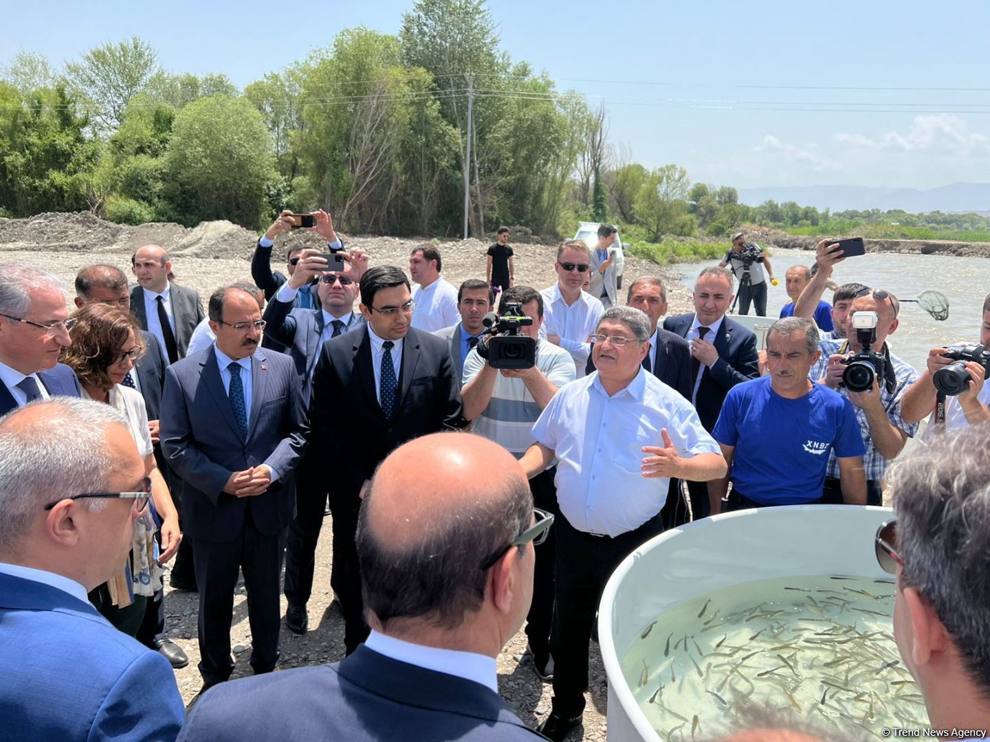 Zəngilanda Həkəri çayına qızılxallı forel körpələri buraxılıb (FOTO)