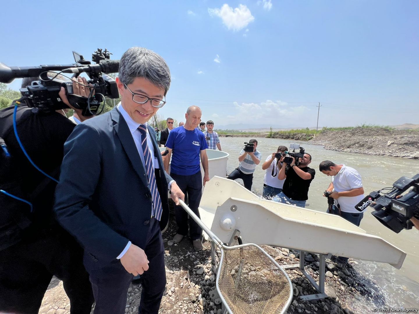 Zəngilanda Həkəri çayına qızılxallı forel körpələri buraxılıb (FOTO)