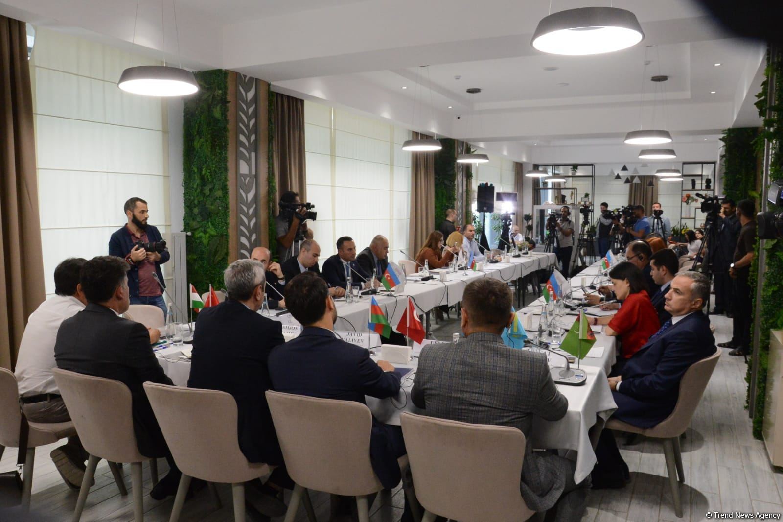 Şuşada TDT-yə üzv və müşahidəçi ölkələrin beyin mərkəzlərinin konfransı keçirilir (FOTO)