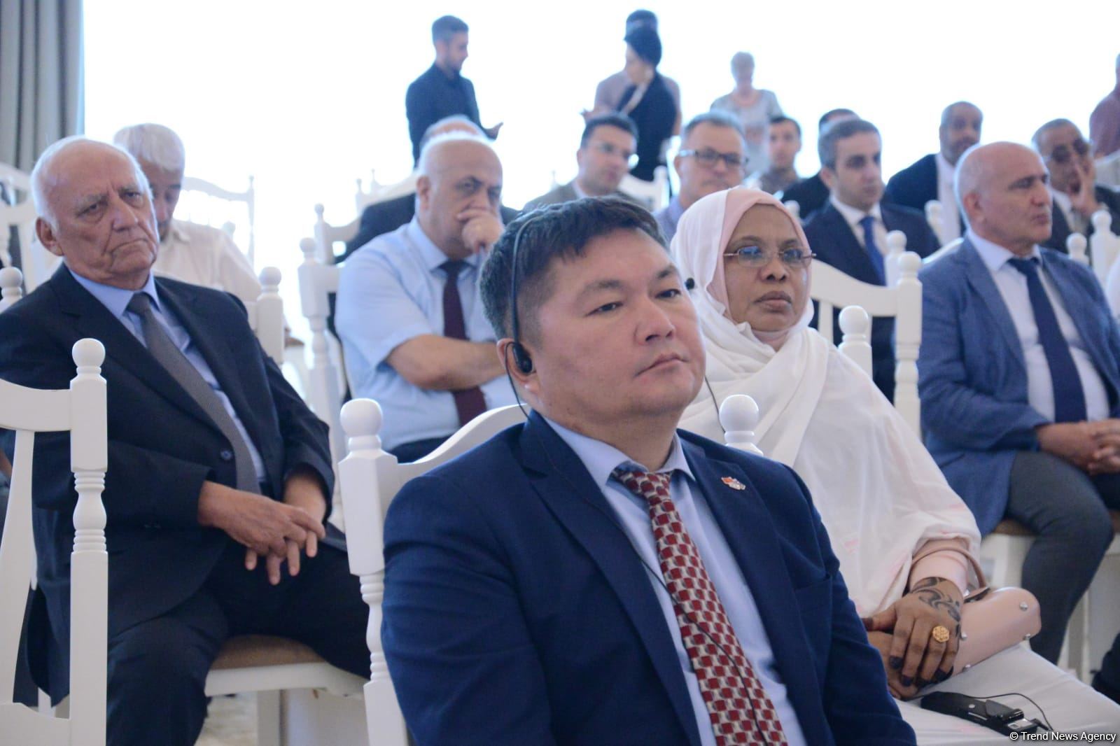 Ermənistan tərəfindən Azərbaycan irsinin dağıdılmasından bəhs edən kitabın təqdimatı olub (FOTO)