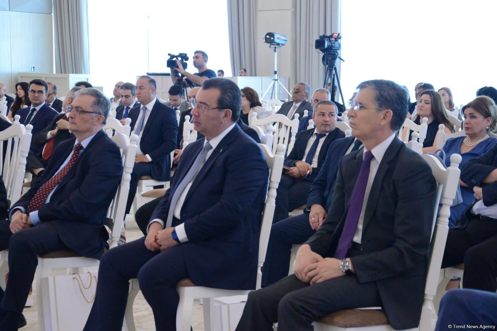 Ermənistan tərəfindən Azərbaycan irsinin dağıdılmasından bəhs edən kitabın təqdimatı olub (FOTO)