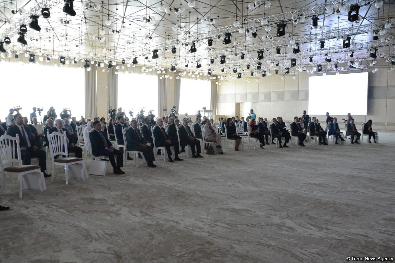 Ermənistan tərəfindən Azərbaycan irsinin dağıdılmasından bəhs edən kitabın təqdimatı olub (FOTO)