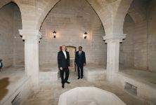 Prezident İlham Əliyev Ramana qəsəbəsində görülən abadlıq işləri ilə tanış olub (FOTO/VİDEO)