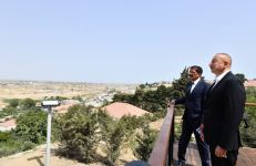 Prezident İlham Əliyev Ramana qəsəbəsində görülən abadlıq işləri ilə tanış olub (FOTO/VİDEO)