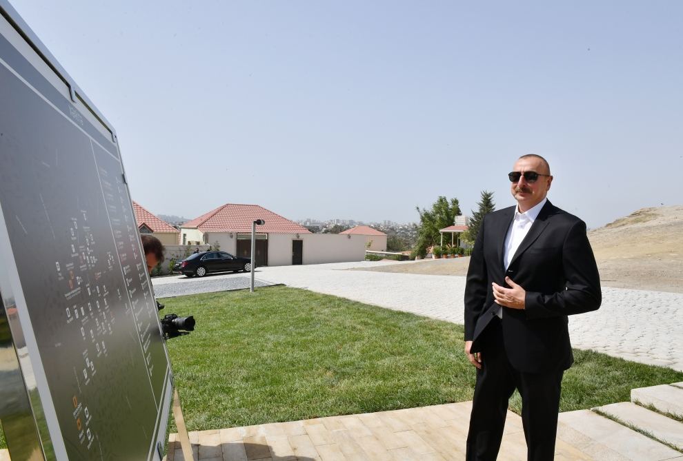 Prezident İlham Əliyev Ramana qəsəbəsində görülən abadlıq işləri ilə tanış olub (FOTO/VİDEO)