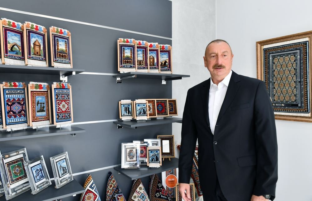 Prezident İlham Əliyev Ramana qəsəbəsində görülən abadlıq işləri ilə tanış olub (FOTO/VİDEO)