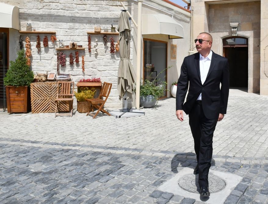 Prezident İlham Əliyev Ramana qəsəbəsində görülən abadlıq işləri ilə tanış olub (FOTO/VİDEO)