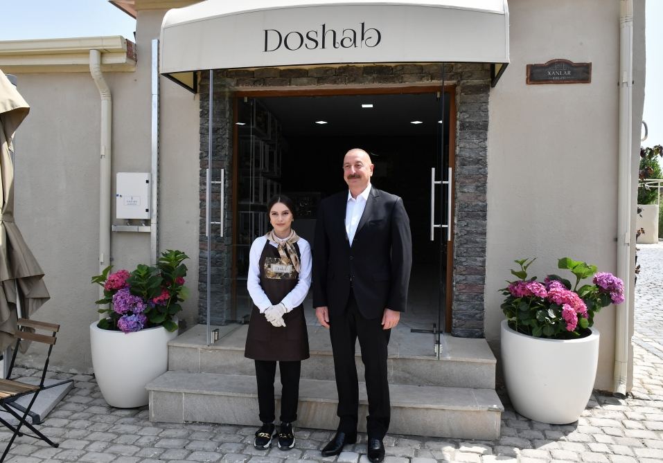 Prezident İlham Əliyev Ramana qəsəbəsində görülən abadlıq işləri ilə tanış olub (FOTO/VİDEO)