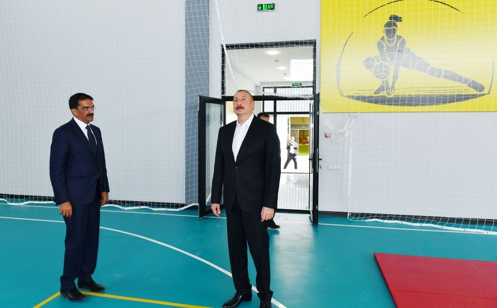 Prezident İlham Əliyev Ramana qəsəbəsində görülən abadlıq işləri ilə tanış olub (FOTO/VİDEO)