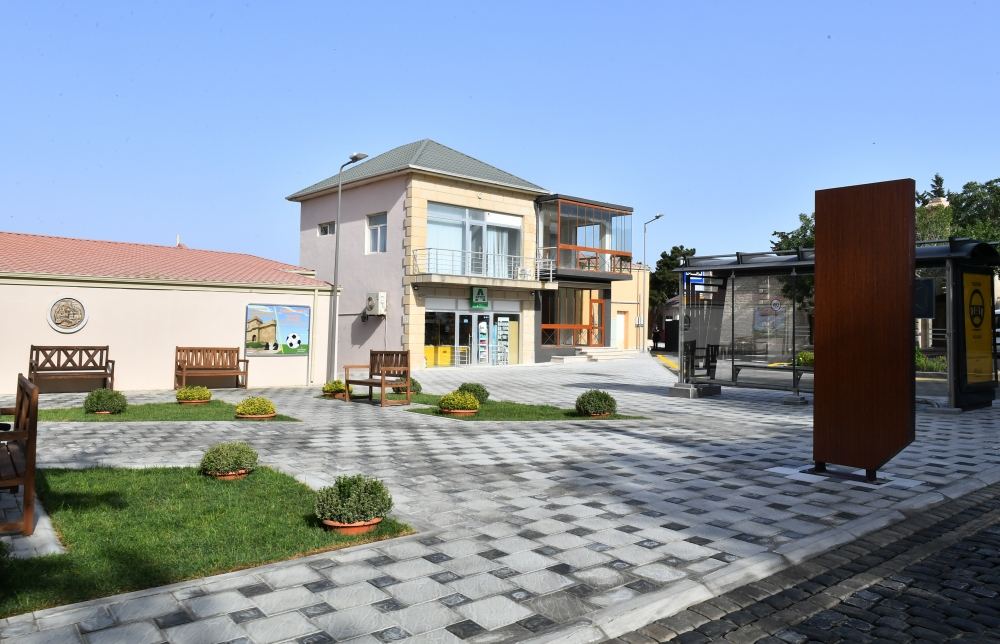 Prezident İlham Əliyev Ramana qəsəbəsində görülən abadlıq işləri ilə tanış olub (FOTO/VİDEO)