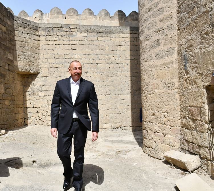 Prezident İlham Əliyev Ramana qəsəbəsində görülən abadlıq işləri ilə tanış olub (FOTO/VİDEO)