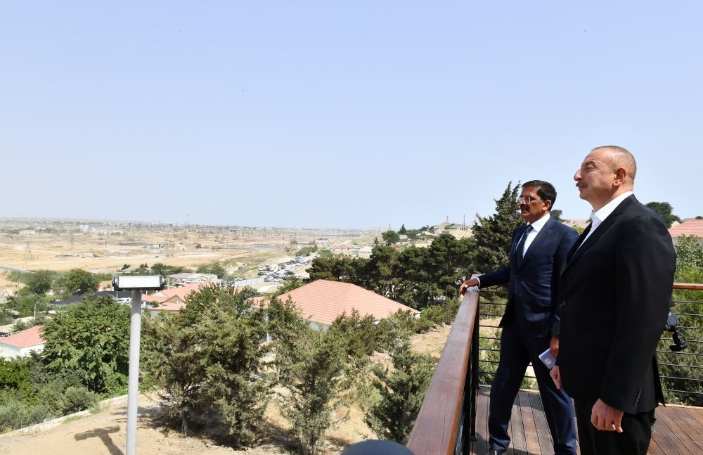Prezident İlham Əliyev Ramana qəsəbəsində görülən abadlıq işləri ilə tanış olub (FOTO/VİDEO)