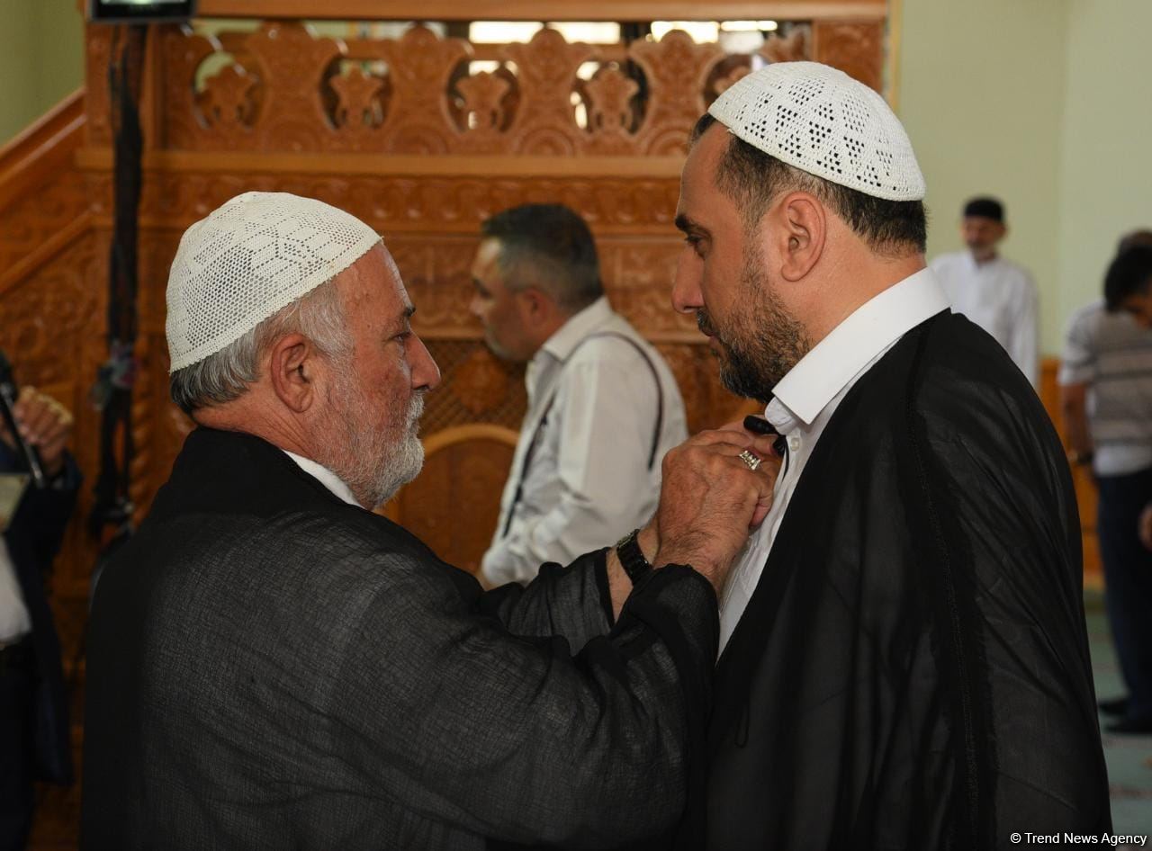 Təzəpir məscidində Qurban bayramı namazı qılınıb (FOTO)