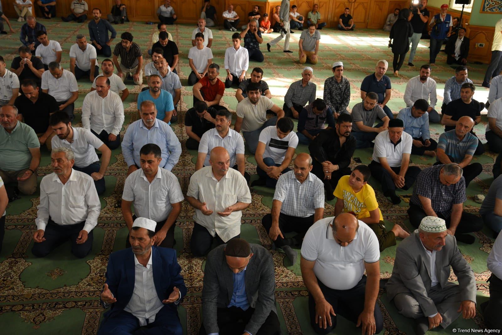 Təzəpir məscidində Qurban bayramı namazı qılınıb (FOTO)