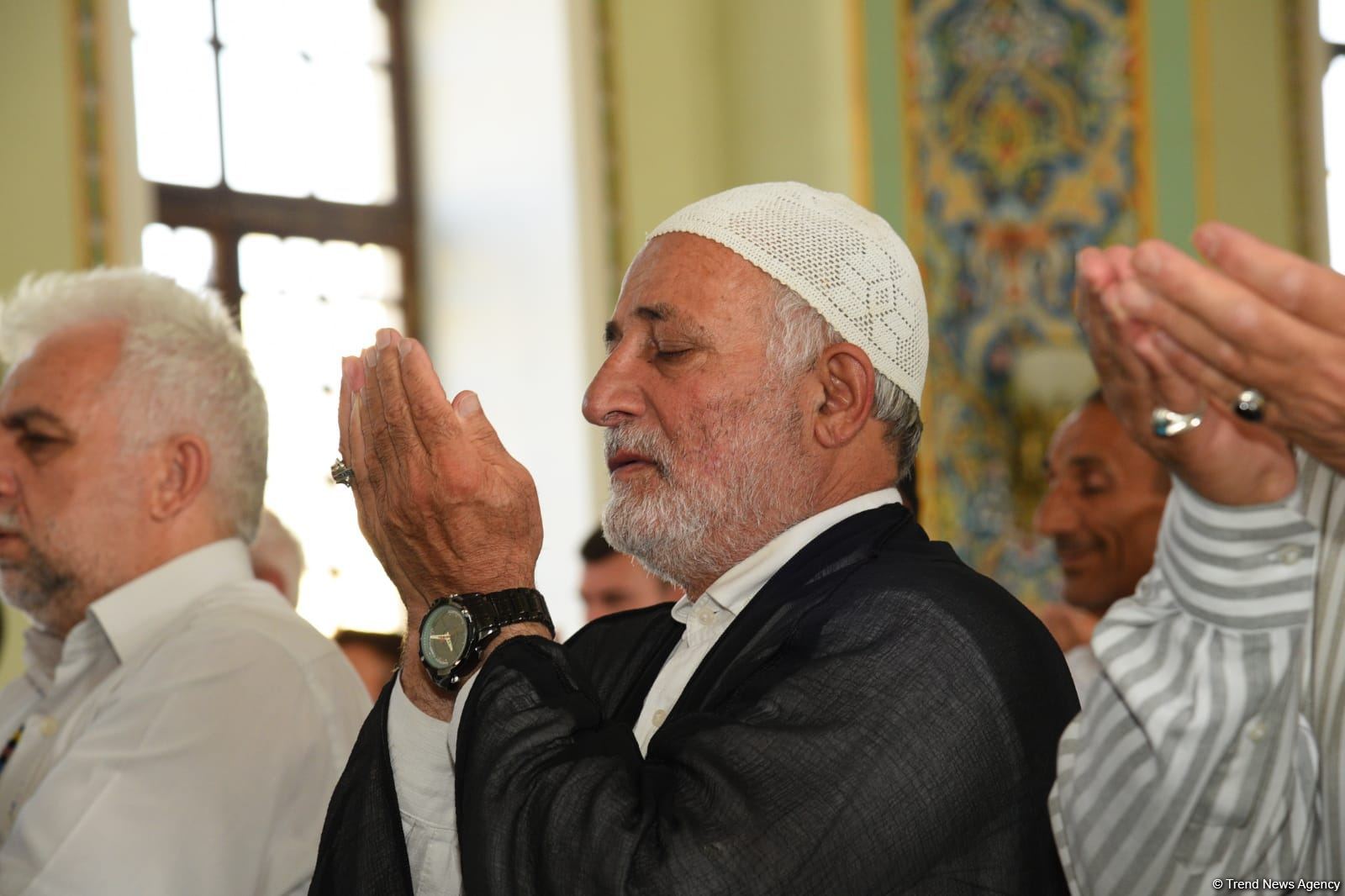 Təzəpir məscidində Qurban bayramı namazı qılınıb (FOTO)